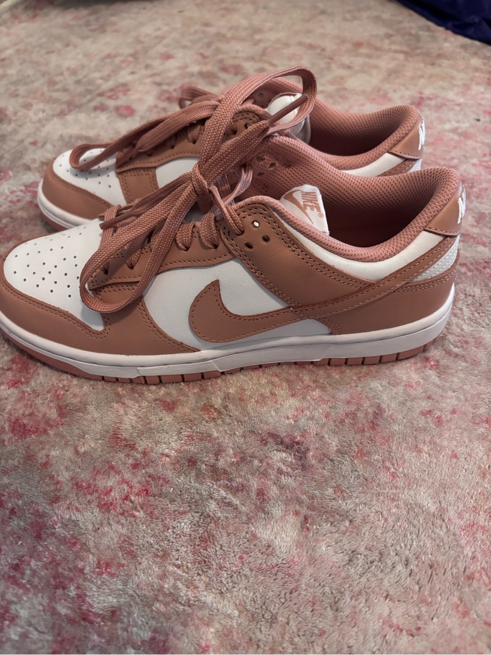 Nike Women’s Low-Top Sneakers in beige sand/white